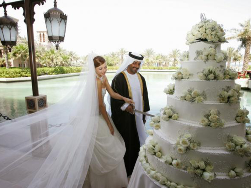 اضغط لمشاهدة الفيديو: حفل زفاف أم مزاد علني؟! .. لن تصدق ما حصل عليه هذا العريس كـ"نقوط"!